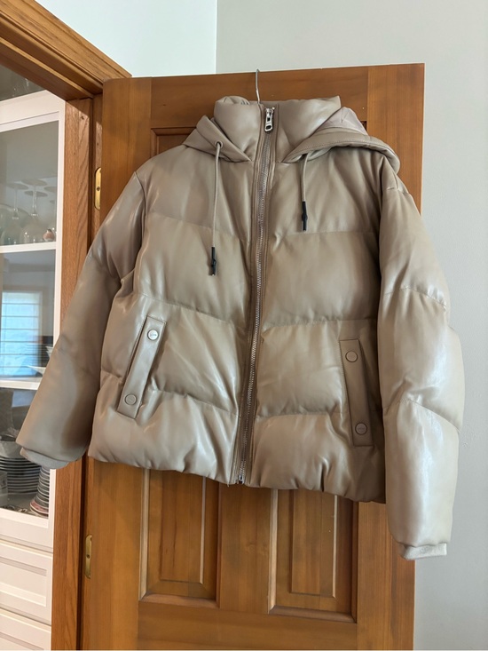 Jakke Jackets & Blazers - Women's Hooded Puffer Bomber Jacket in Taupe. Beautiful jacket, worn twice.